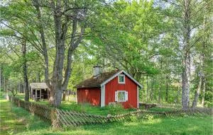 2 Bedroom Beautiful Home In Lönashult - Väckelsång