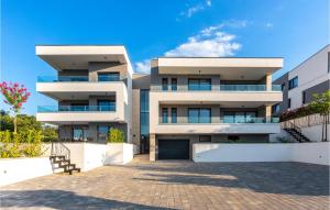 Beautiful Apartment In Malinska 