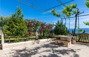 Gorgeous Apartment In Duce With Wifi 