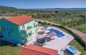 Beautiful Home In Pakostane With Jacuzzi 