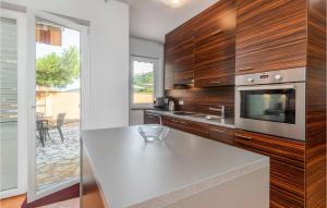 3 Bedroom Pet Friendly Apartment In Rab 