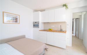 1 Bedroom Cozy Apartment In Dubrovnik 