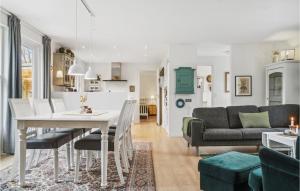 Stunning Home In Ebeltoft With Wifi