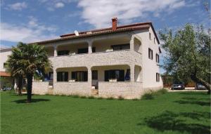 1 Bedroom Awesome Apartment In Porec 