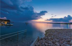 Ten-Bedroom Holiday Home In Petrcane