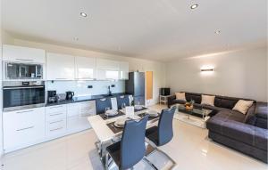 Gorgeous Apartment In Seget Donji 