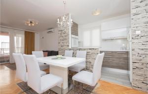 Amazing Apartment In Makarska