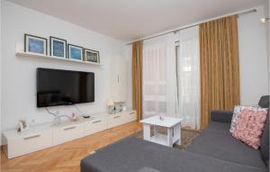 Amazing Apartment In Makarska