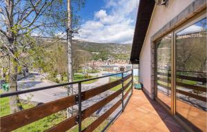 2 Bedroom Amazing Apartment In Bakar