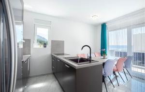 Beautiful Apartment In Podstrana