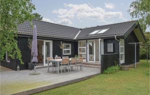 Two-Bedroom Holiday Home With A Fireplace In Sjællands Odde - 4hvězdičkové hotely ve městě Yderby