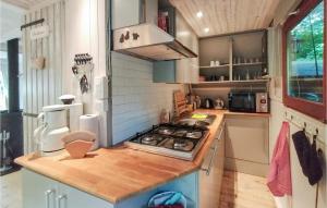 Awesome Home In Rekem-Lanaken With Wifi