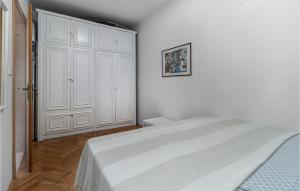 Lovely Apartment In Novi Vinodolski With Wifi 
