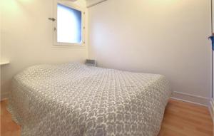 Maisons de vacances Beautiful Home In Montmartin-Sur-Mer : photos des chambres