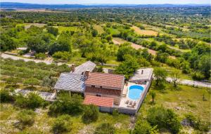 3 Bedroom Beautiful Home In Lisicic 