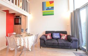Maisons de vacances Beautiful Home In Montmartin-Sur-Mer : photos des chambres