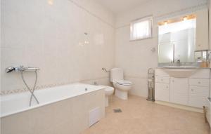 Stunning Apartment In Pucisca With Wifi