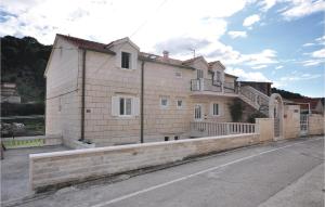 Apartment Pucisca 46