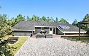 4 Bedroom Cozy Home In Brovst