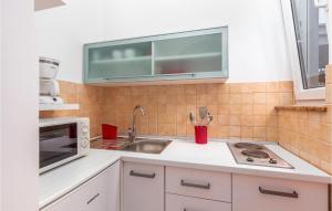 Nice Home In Njivice With Jacuzzi 