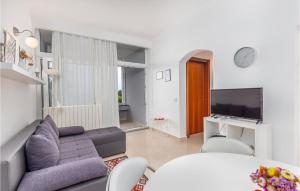 Nice Home In Njivice With Jacuzzi 