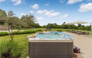 Amazing Home In Brscici With Jacuzzi
