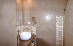Maisons de vacances Lovely Home In Pourrieres : photos des chambres