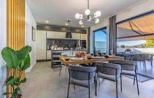 3 Bedroom Awesome Home In Orbanici