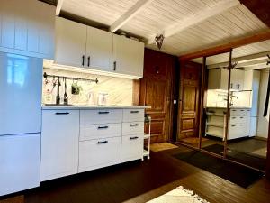 Luxury Suites Mere by Rikas Hotels