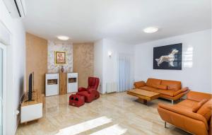 4 Bedroom Awesome Home In Vodnjan 
