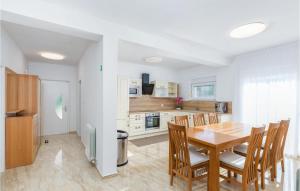 4 Bedroom Awesome Home In Vodnjan