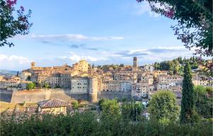 6 Bedroom Awesome Home In Anghiari