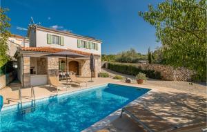 2 Bedroom Beautiful Home In Malinska - 4hvězdičkové hotely ve městě Malinska