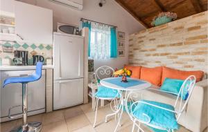 Gorgeous Apartment In Sukosan With Wifi