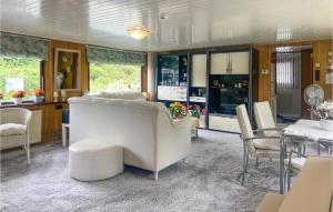 Amazing Ship In Rotterdam With Wifi