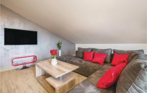 Stunning Apartment In Pjescana Uvala With Wifi 