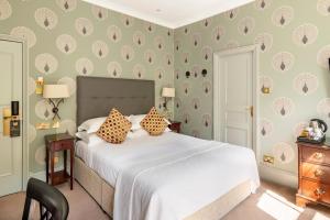 Superior Double Room room in Petersham Hotel