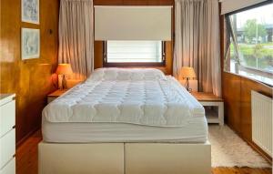 Amazing Ship In Rotterdam With Wifi