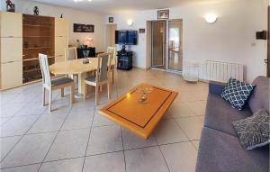 Maisons de vacances Beautiful Home In Nebian With Wifi : photos des chambres