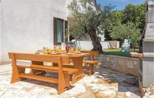 Beautiful Apartment In Pula With Wifi