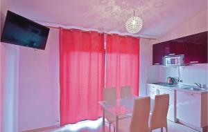 1 Bedroom Lovely Apartment In Pula