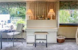 Amazing Ship In Rotterdam With Wifi