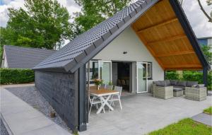 Nice Home In Kerkdriel With Kitchen