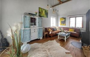 Maisons de vacances Gorgeous Home In Besmont With Wi-Fi : photos des chambres