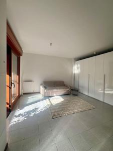 Open space flat close to Metro MM3