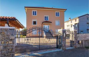 2 Bedroom Lovely Apartment In Cavle 