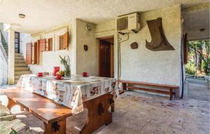 Two-Bedroom Apartment In Premantura