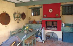Maisons de vacances Amazing Home In St-Privat-Des-Vieux : photos des chambres