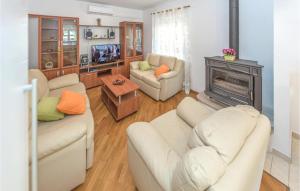3 Bedroom Lovely Home In Plat 