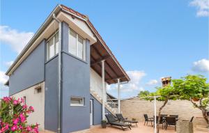 Awesome Apartment In Galizana With House Sea View 